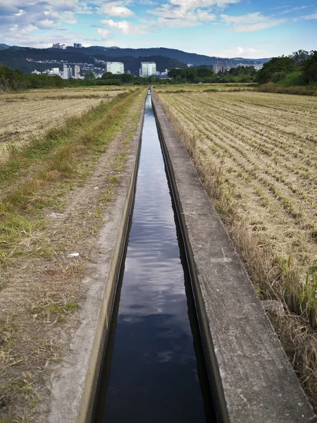 Canal de irrigação — Fotografia de Stock