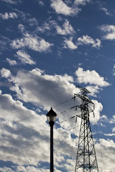 Elektrischer Hochspannungsmast — Stockfoto