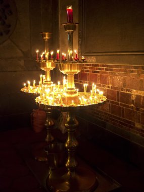 din mumlar yanan grubu