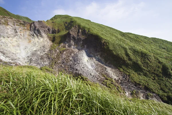 Actieve krater op datun vulkaan — Stockfoto
