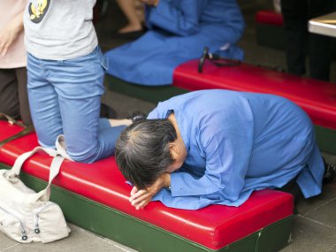 geleneksel Tayvanlı Çin Tanrı için dua