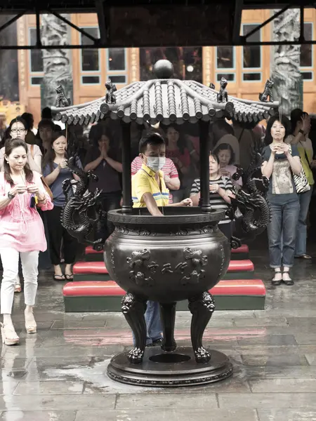 Traditional Taiwanese praying for chinese god — Stock Photo, Image