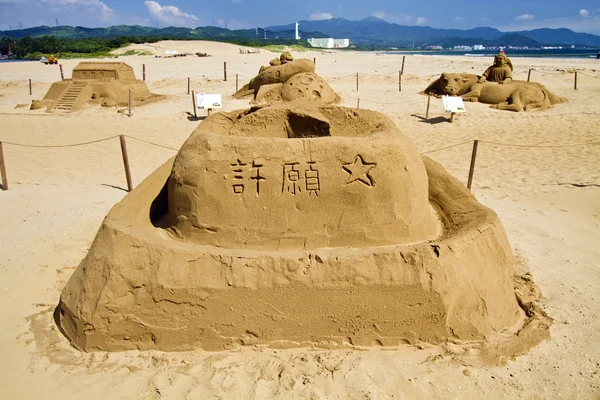 新型砂雕塑在伏龙观海滩 — 图库照片