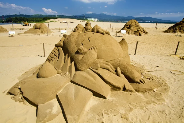 Powieść rzeźby piasku na plaży fulong — Zdjęcie stockowe