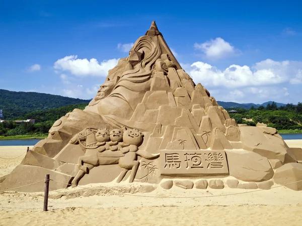 Ny sandskulptur på Fulong Beach – stockfoto