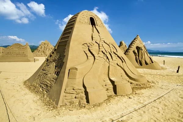 Novel sand sculpture in Fulong Beach — Stock Photo, Image