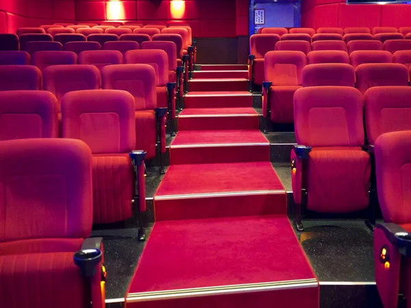 Sedili rossi della sala cinema — Foto Stock