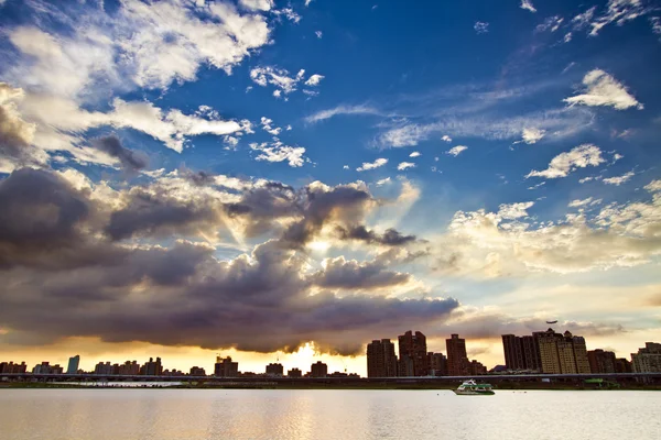 Taipei-Stadt bei Sonnenuntergang — Stockfoto