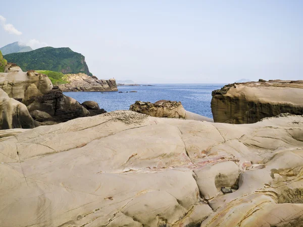 Rochas enormes e mar — Fotografia de Stock