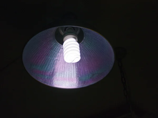 Современная висячая лампа — стоковое фото