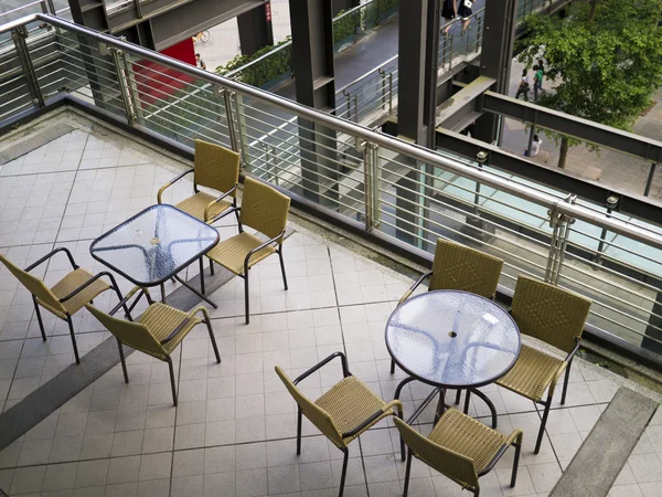 Sillas y mesa en la cafetería — Foto de Stock
