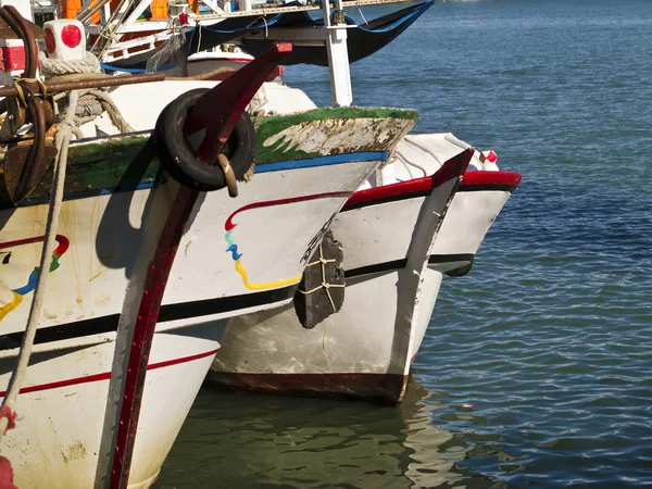 Barcos de pesca en muelle — Foto de Stock