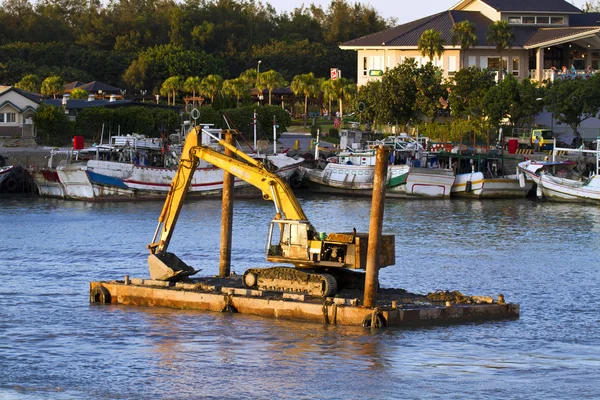 Excavator machine construct on sea — Stock Photo, Image