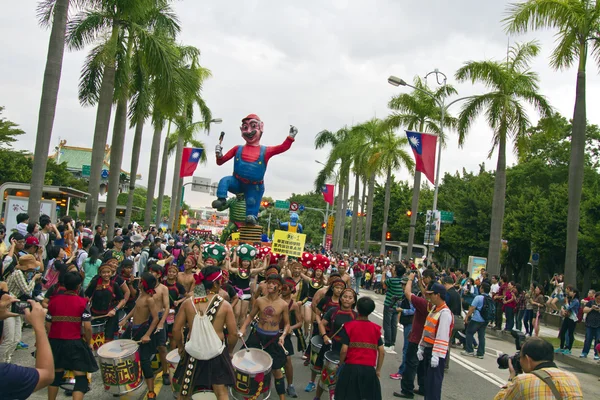 2013 samba dream carnival parade — Stock Photo, Image