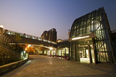Taipei mrt İstasyonu'na (daan park istasyonu)