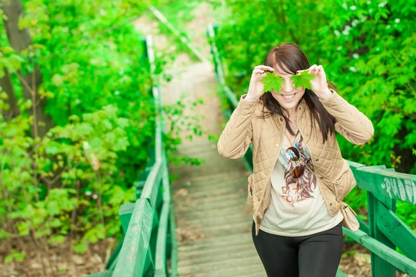 yürüyüş, genç bir kadın