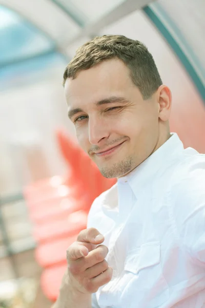 genç çekici iş adamı portre pozu