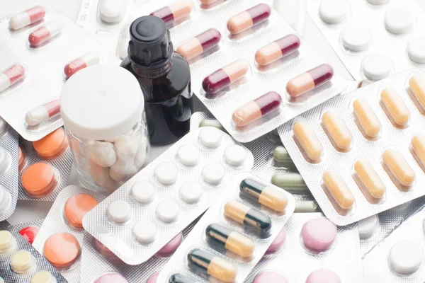 Tabletki i tabletki — Zdjęcie stockowe