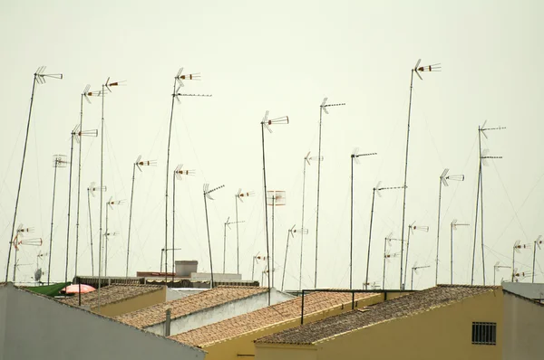 Családi házak és antennák — Stock Fotó