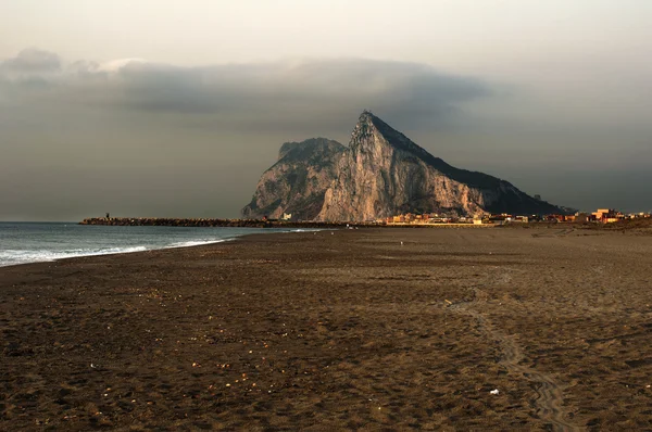 Le rocher de Gibraltar et la mer — Photo