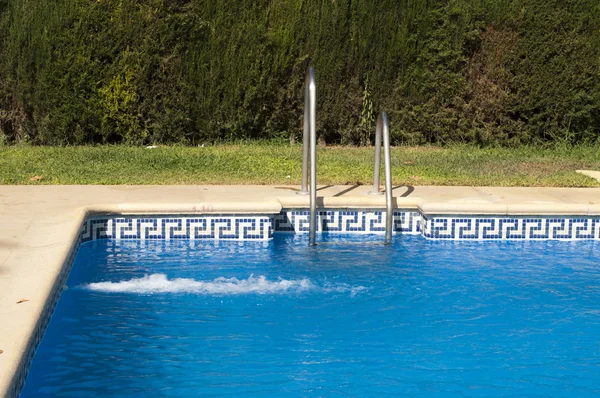 Swimming pool and pillar — Stock Photo, Image