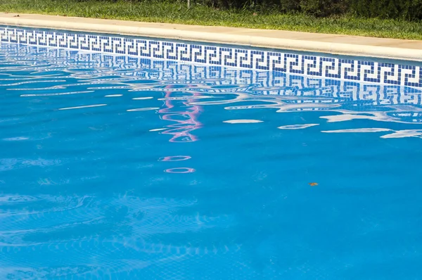 Swimming pool and pillar — Stock Photo, Image