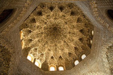 İslami motifler ve süs eşyaları