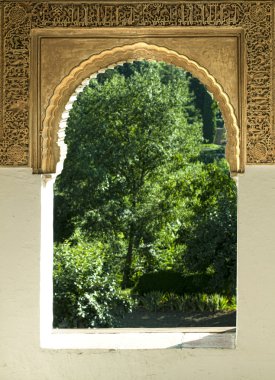 İslami motifler kemer penceresi