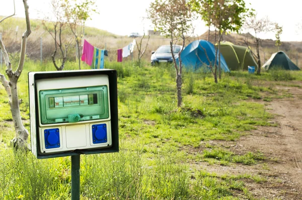 Elektrische deelvenster op camping — Stockfoto