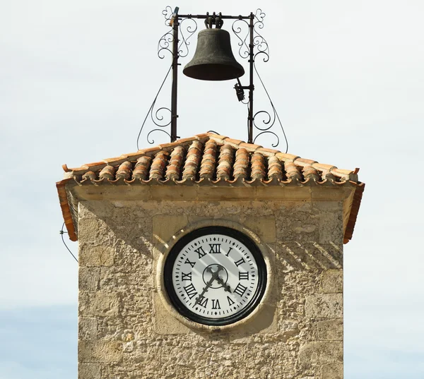 Antike Uhr an einem Gebäude — Stockfoto