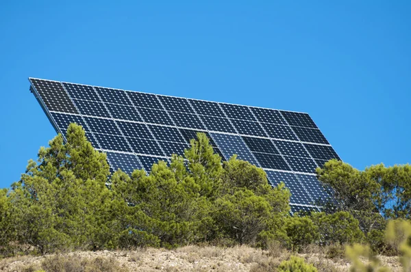 Paneles solares en la montaña —  Fotos de Stock