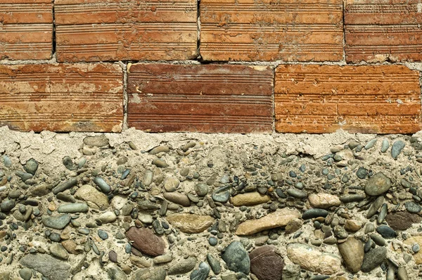 Стіна з цегли і каменів — стокове фото