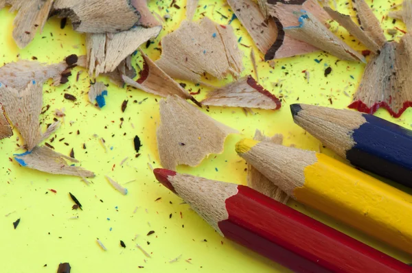 Μολύβια χρώματος και φλούδες μολύβι — Φωτογραφία Αρχείου