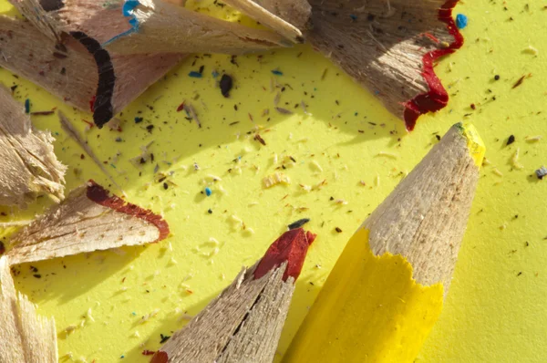 Matite di colore e bucce di matita — Foto Stock