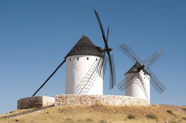 Beyaz eski yeldeğirmenleri