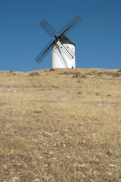 Hvit gammel vindmølle – stockfoto