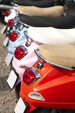 bir çizgi mopedler Skuterler