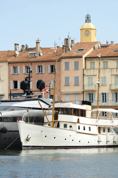 Yate anclado en St. Tropez — Foto de Stock