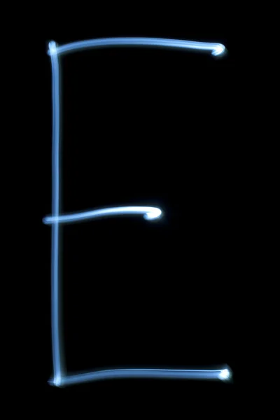 A letra E de luz de néon . — Fotografia de Stock
