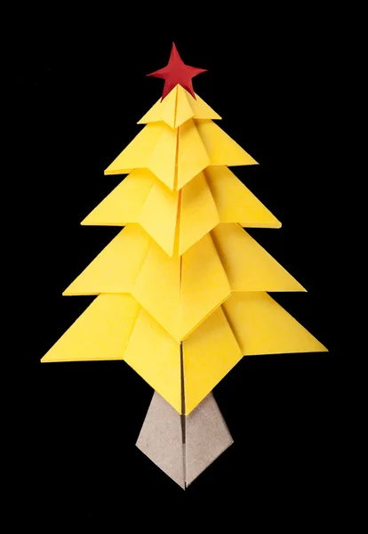 Gelber Weihnachtsbaum schwarz isoliert — Stockfoto