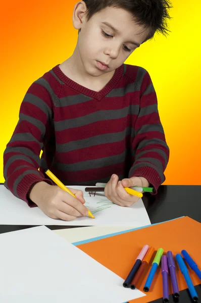 Boy drawing with markers — Stock Photo, Image