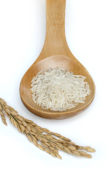 Arroz basmati em colher de madeira — Fotografia de Stock