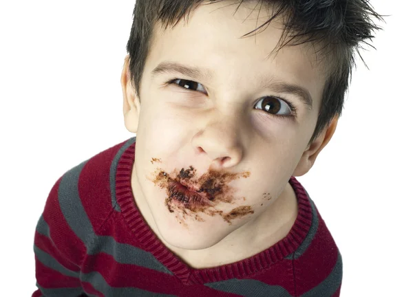 Lachende jongetje eten van chocolade — Stockfoto