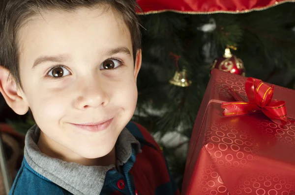 Happy child receive the gift of Christmas Royalty Free Stock Images