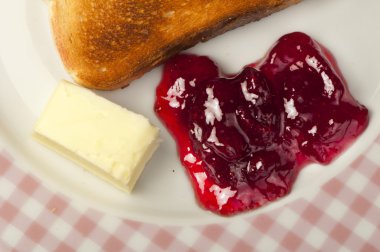 reçel, tereyağı ve tost.