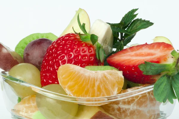 Fruitsalade in een glazen kom — Stockfoto