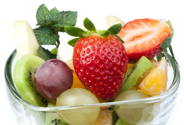 Fruitsalade in een glazen kom — Stockfoto