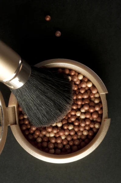 Make up Brush and pearls — Stock Photo, Image