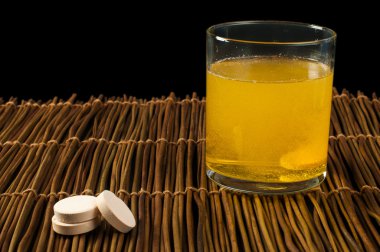 suda çözünen vitamin hapları