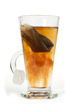 Çay çantalı bir fincan çay.